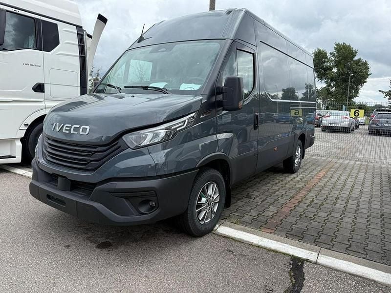 Gebraucht Iveco Daily 175 PS (128 kW) 2024 Grau Van / Kleinbus