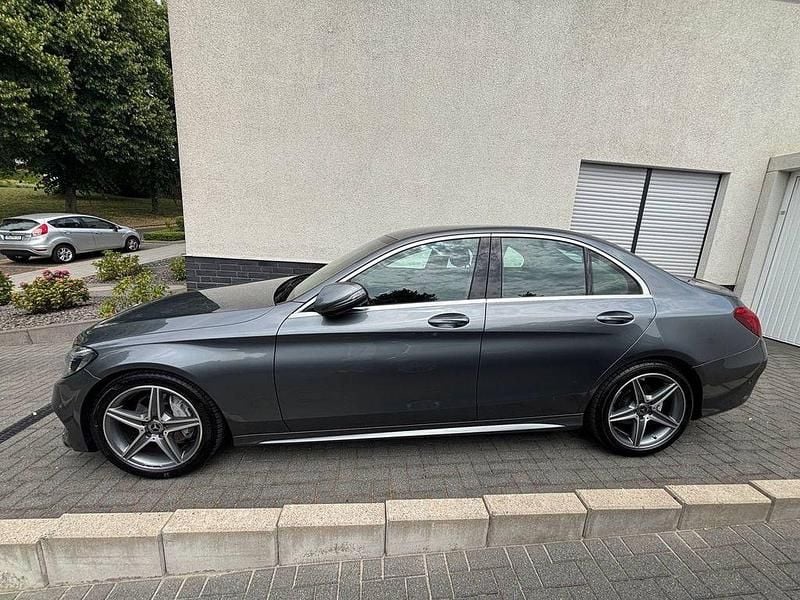 Grau Gebraucht 2018 Mercedes C180 Limousine | 22.999 € (Etwas zu teuer) - Bild 1/4