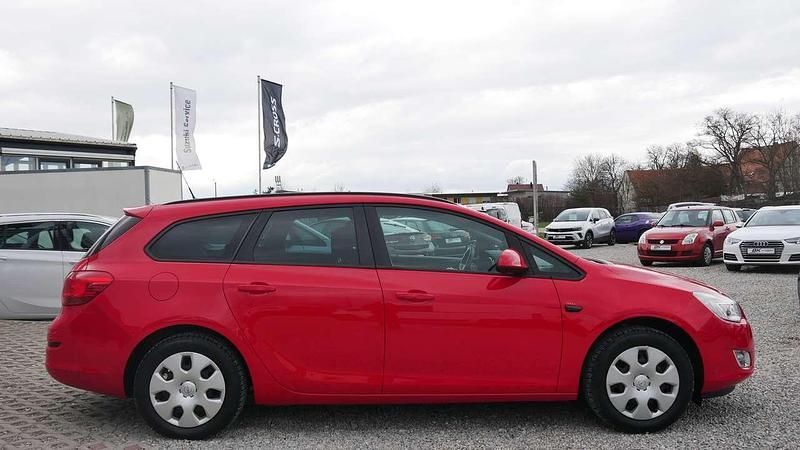 Gebraucht Opel Astra 120 PS (88 kW) 2011 Power rot/traffic red ral3020 Kombi