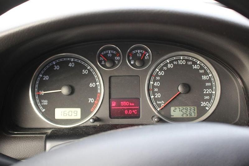 Gebraucht VW Passat 116 PS (85 kW) 2001 Blau Limousine