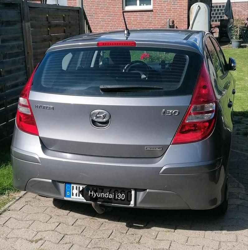 Gebraucht Hyundai i30 90 PS (66 kW) 2012 Grau Limousine