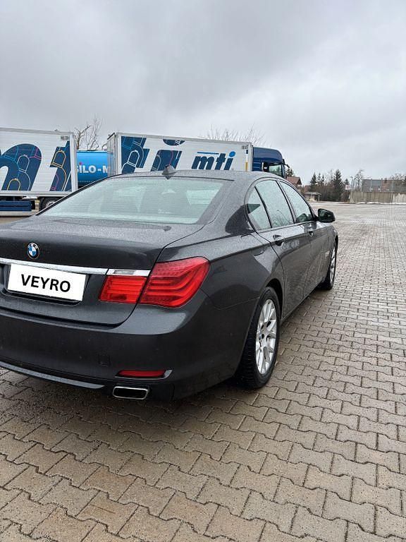 Gebraucht BMW 740 Performance 306 PS (225 kW) 2011 Silber Limousine