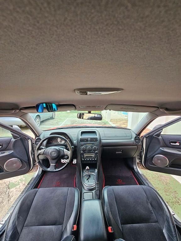 Second-hand Lexus IS200 155 CP (114 kW) 2002 Roșu Berlinǎ