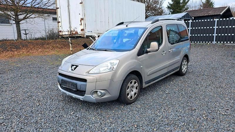 Andere farben Gebraucht 2011 Peugeot Partner Van / Kleinbus | 3.900 € (Guter Preis) - Bild 1/4
