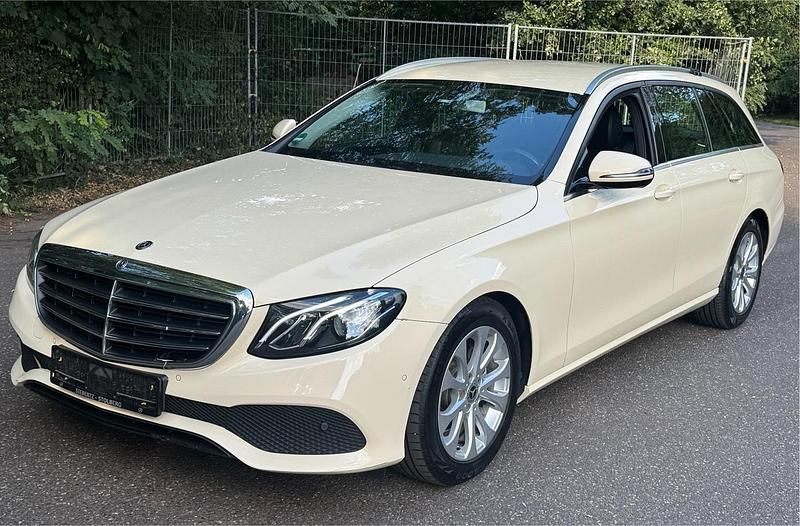 Gelb Gebraucht 2019 Mercedes E200 Kombi | 12.490 € (Etwas zu teuer) - Bild 1/4