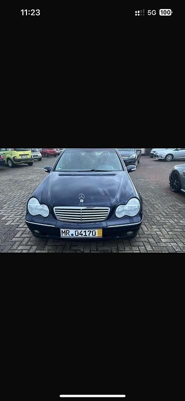 Blau Gebraucht 2003 Mercedes C220 Limousine | 2.600 € - Bild 1/4