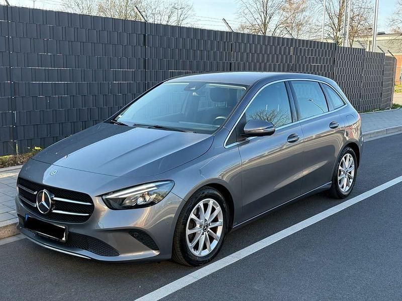 Gebraucht Mercedes B200 150 PS (110 kW) 2020 Grau Van / Kleinbus