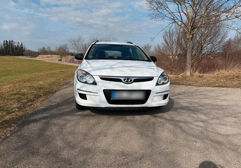 Gebraucht Hyundai i30 108 PS (79 kW) 2009 Weiß Kombi