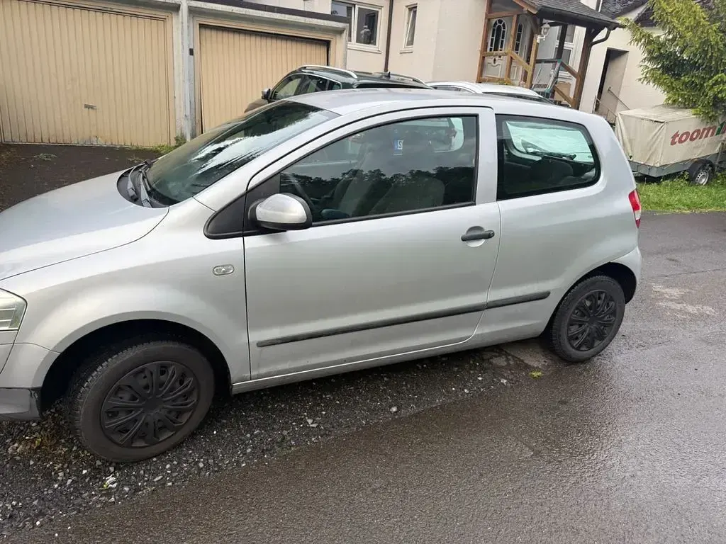 Gebraucht VW Fox 54 PS (39 kW) 2006 Silber Kleinwagen