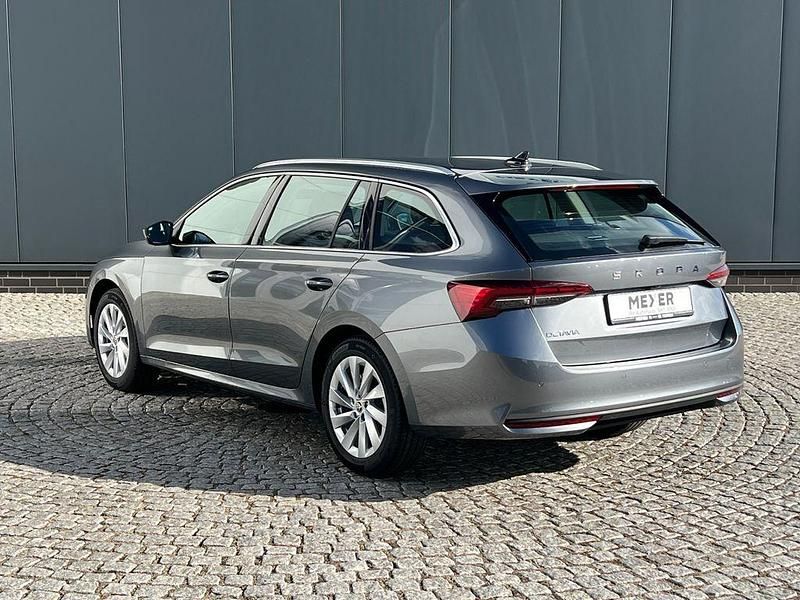Neu Skoda Octavia Selection 116 PS (85 kW) 2025 Graphitegrau metallic Kombi