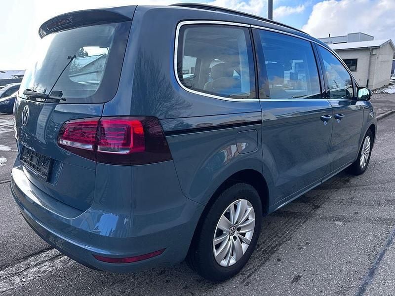 Gebraucht VW Sharan Comfortline 150 PS (110 kW) 2021 Blau Van / Kleinbus