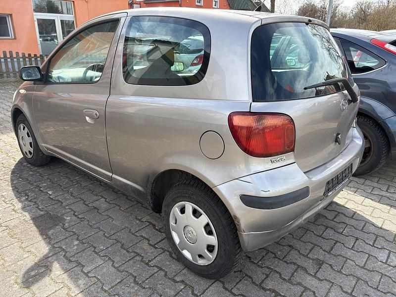 Gebraucht Toyota Yaris 65 PS (47 kW) 2005 Silber Kleinwagen