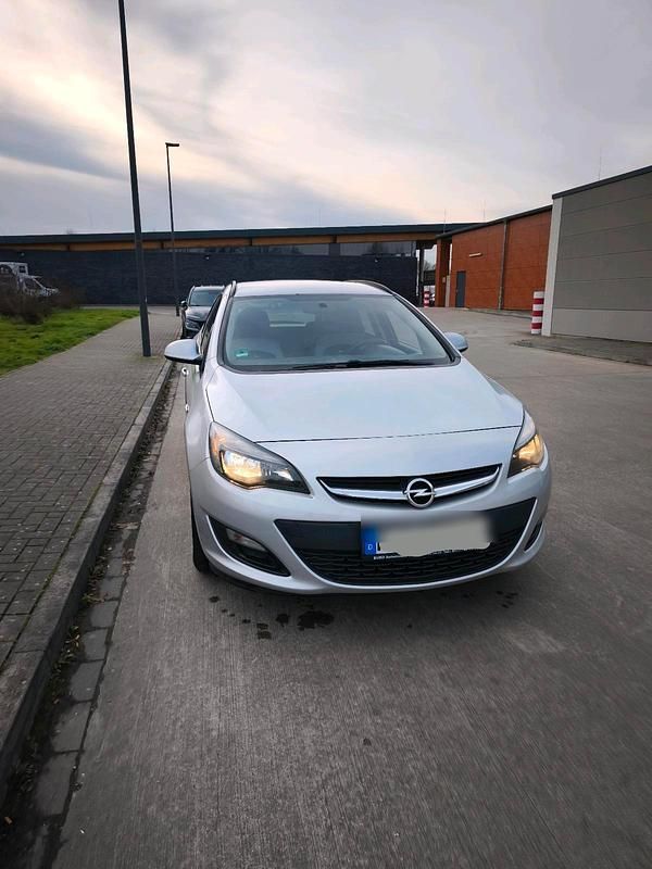 Silber Gebraucht 2014 Opel Astra Sport Kombi | 5.000 € (Guter Preis) - Bild 1/4