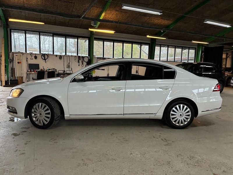 Gebraucht VW Passat 140 PS (102 kW) 2012 Weiß Limousine