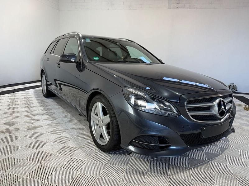 Gebraucht Mercedes E200 Avantgarde 136 PS (100 kW) 2015 Grau Kombi
