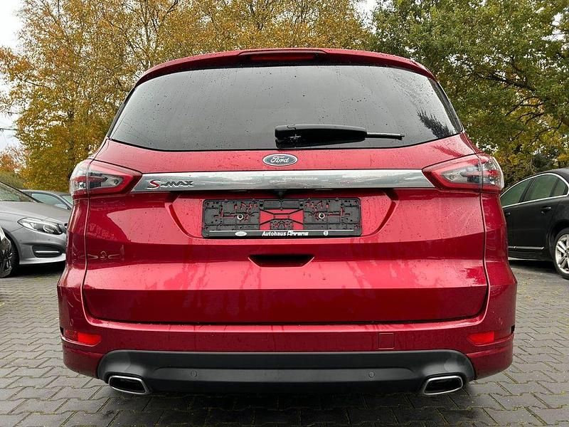 Gebraucht Ford S-MAX Titanium 179 PS (131 kW) 2015 Rot Van / Kleinbus