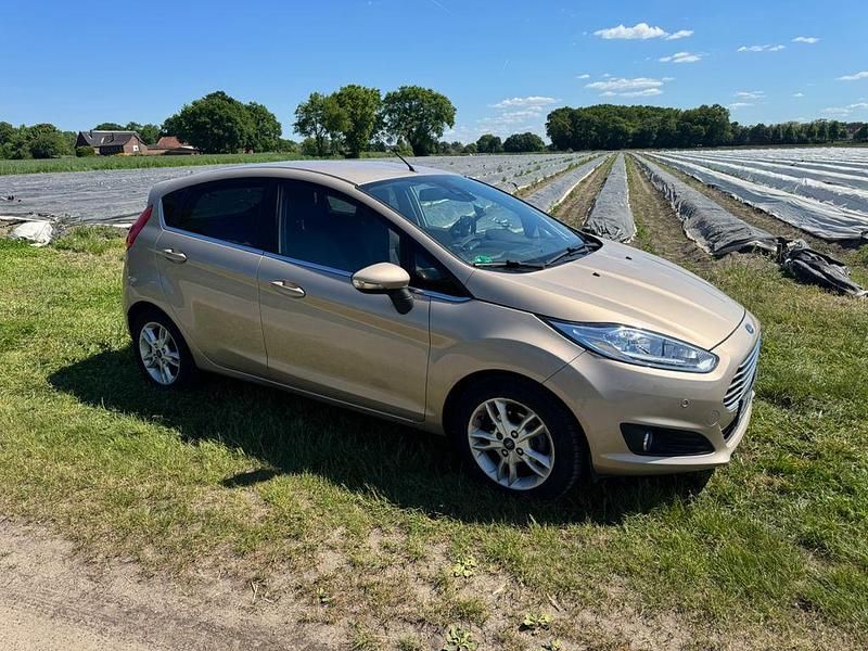 Beige Gebraucht 2016 Ford Fiesta SYNC Edition Kleinwagen | 8.300 € (Guter Preis) - Bild 1/4