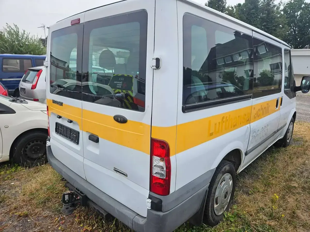 Gebraucht Ford 300 Trend 116 PS (85 kW) 2010 Frostweiß Kombi