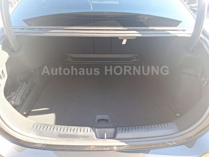 Gebraucht Mercedes E220 197 PS (144 kW) 2025 Grau Limousine