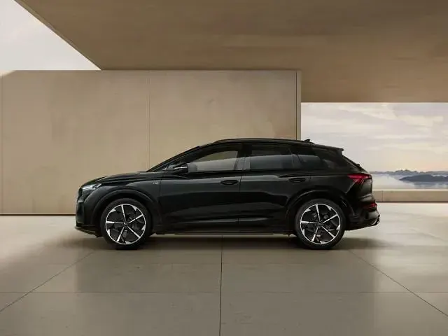 Neu Audi Q4 e-tron S-Line 219 kW (299 PS) 2026 Mythosschwarz metallic SUV