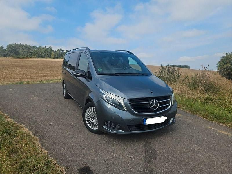 Silber Gebraucht 2018 Mercedes V250 Van / Kleinbus | 36.999 € (Fairer Preis) - Bild 1/4
