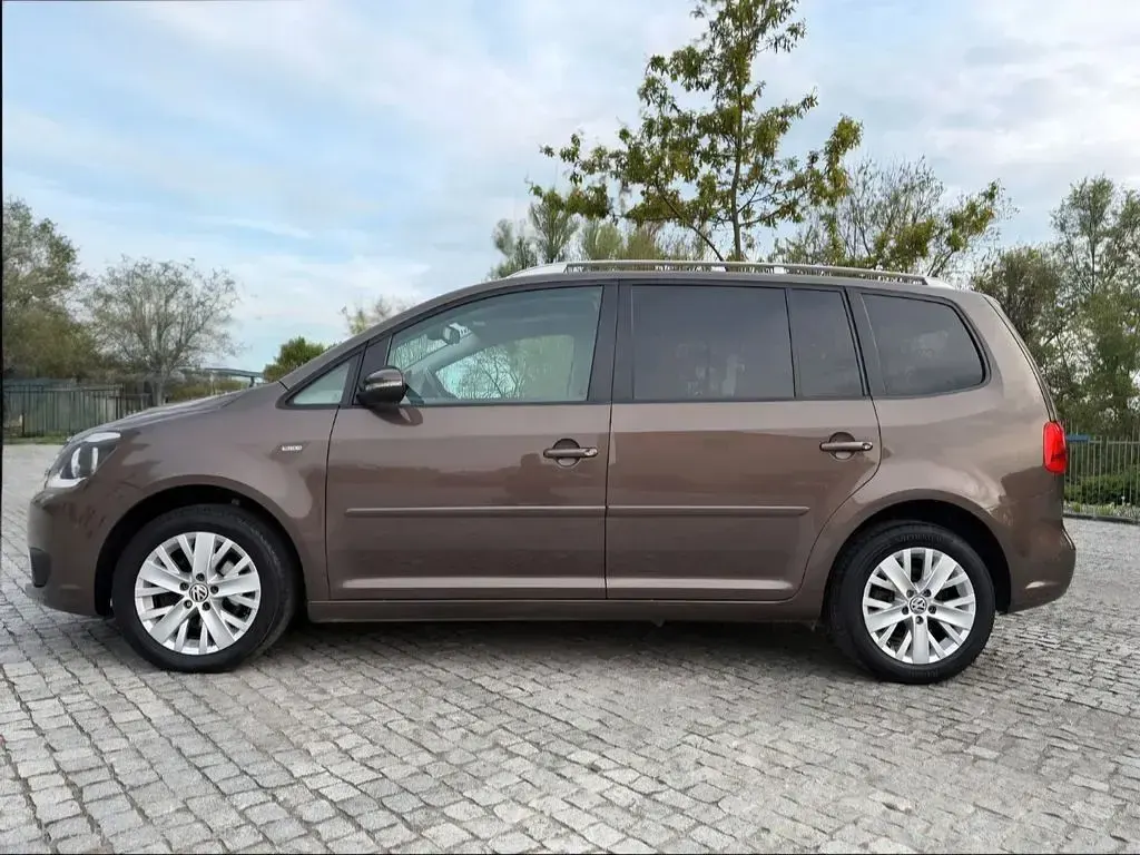 Gebraucht VW Touran Life 105 PS (77 kW) 2013 Braun Van / Kleinbus