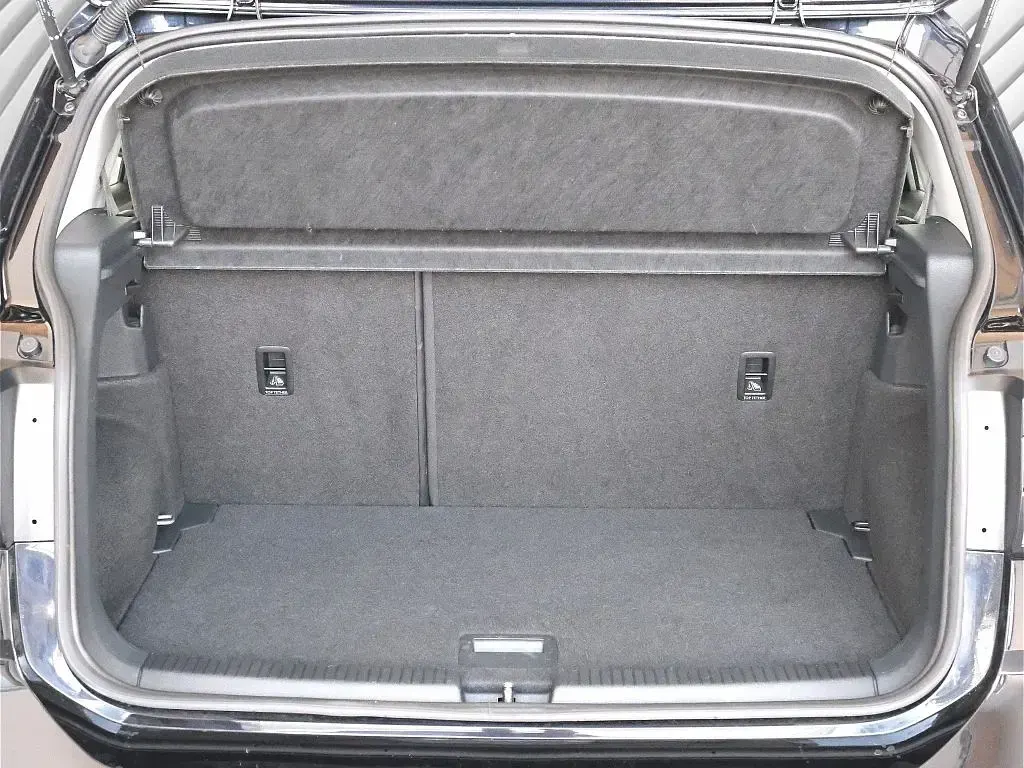 Gebraucht VW T-Cross Life 110 PS (80 kW) 2023 Deep black perleffekt SUV