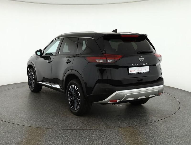 Neu Nissan X-Trail Tekna 163 PS (119 kW) 2025 Schwarz SUV