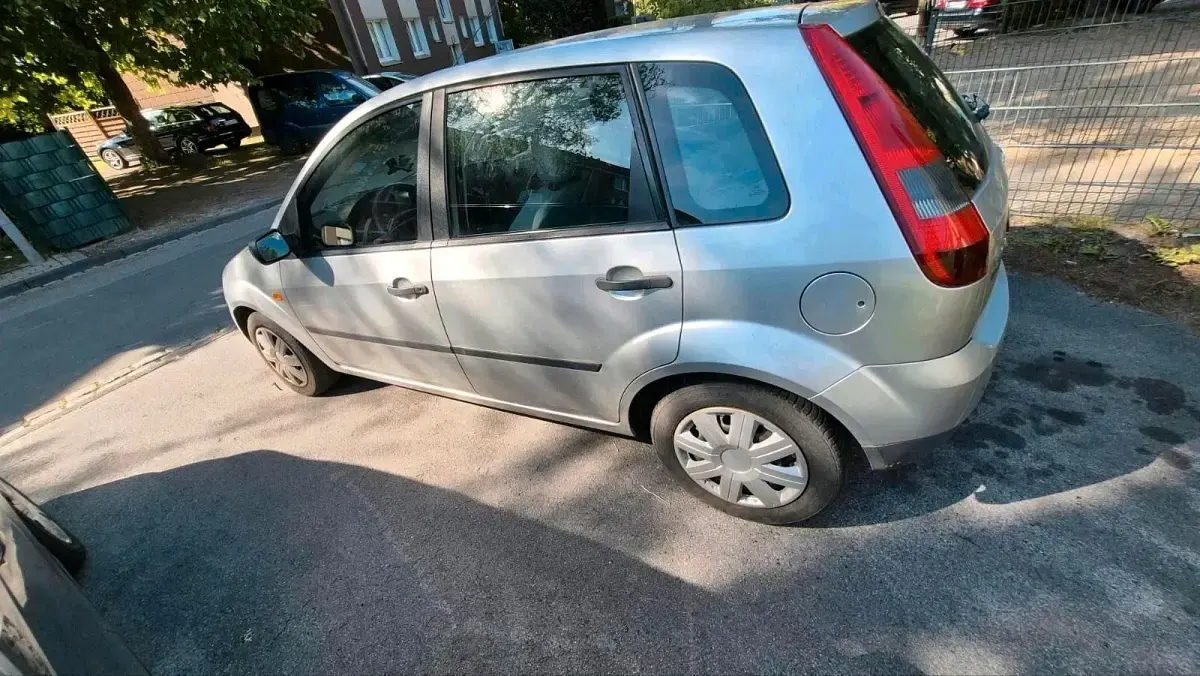 Gebraucht Ford Fiesta 80 PS (58 kW) 2003 Silber Kleinwagen