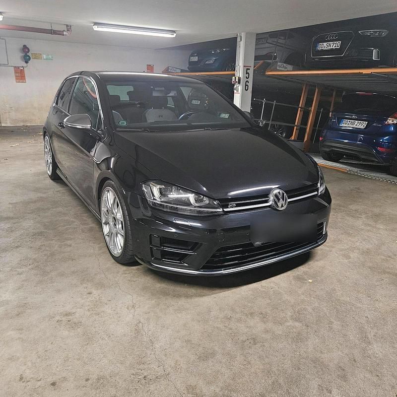 Schwarz Gebraucht 2015 VW Golf VII R Limousine | 23.000 € (Teuer) - Bild 1/4