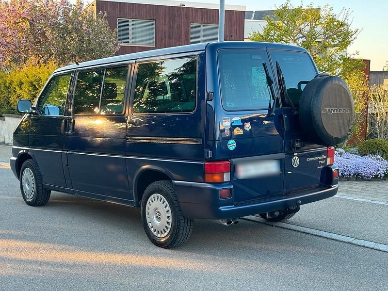 Second-hand VW Caravelle 102 CP (75 kW) 2001 Albastru Van
