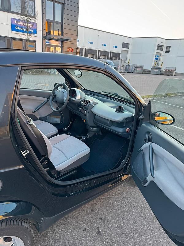 Schwarz Gebraucht 2004 Smart ForTwo Cabrio Cabrio | 1.700 € (Fairer Preis) - Bild 1/3