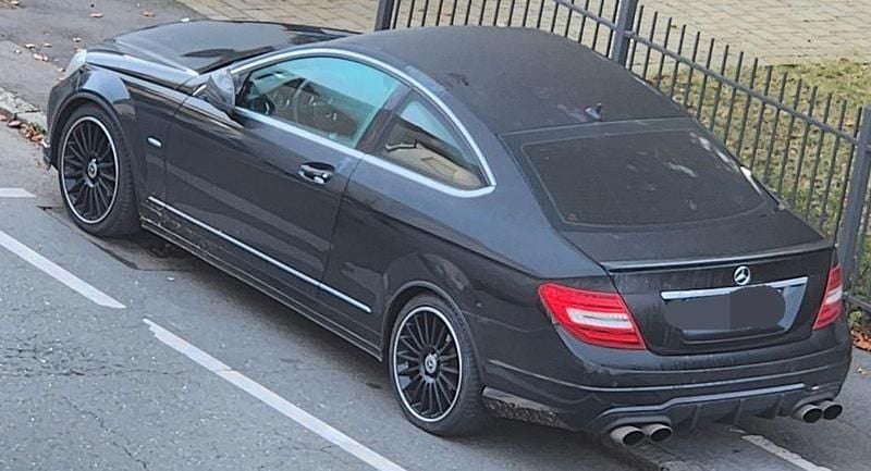 Schwarz Gebraucht 2011 Mercedes C180 Coupé | 7.850 € (Superpreis) - Bild 1/4