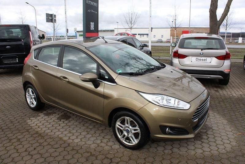 Gebraucht Ford Fiesta Titanium 82 PS (60 kW) 2015 Braun Limousine