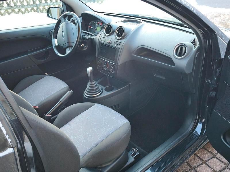 Gebraucht Ford Fiesta 69 PS (50 kW) 2007 Schwarz Kleinwagen