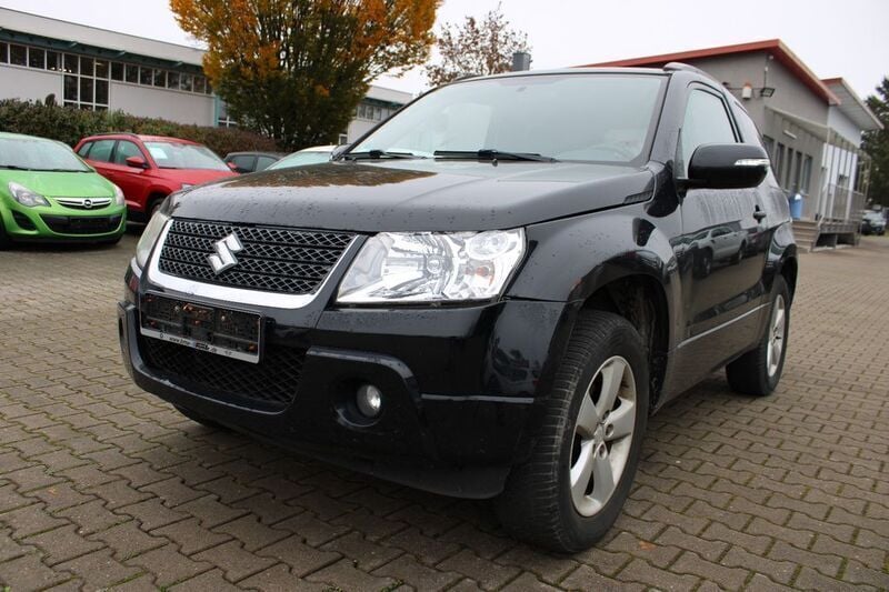 Schwarz Gebraucht 2013 Suzuki Grand Vitara SUV | 6.790 € (Guter Preis) - Bild 1/4
