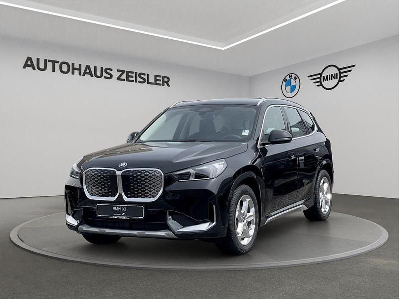 Saphirschwarz Neu 2025 BMW iX1 xLine SUV | 43.900 € (Superpreis) - Bild 1/4
