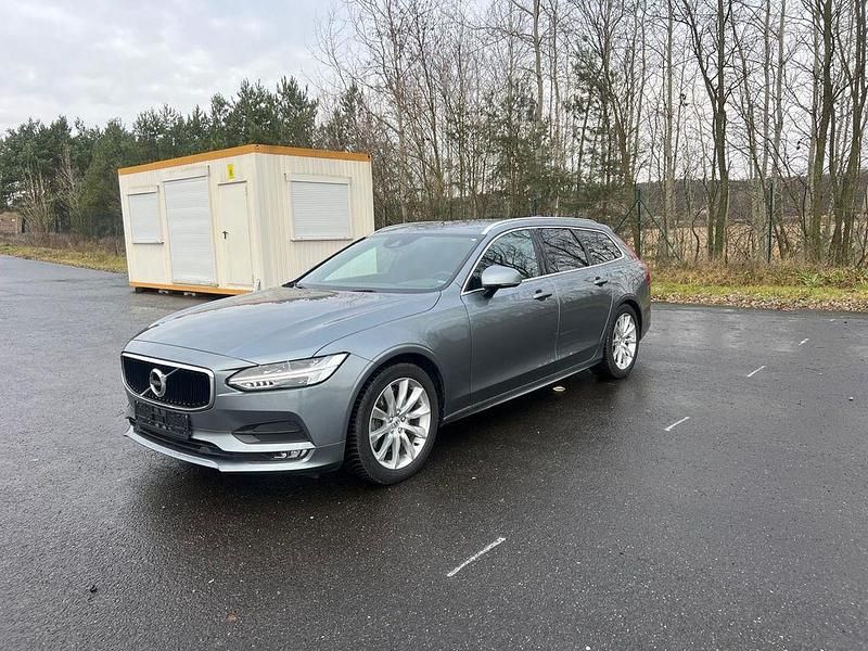 Grau Gebraucht 2018 Volvo V90 Momentum Kombi | 13.500 € - Bild 1/4