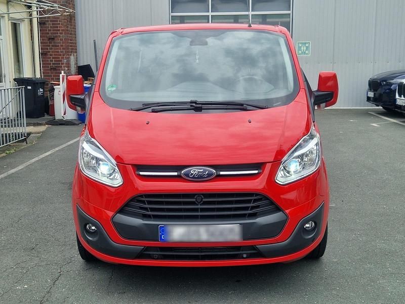 Gebraucht Ford Tourneo 125 PS (91 kW) 2015 Rot Van / Kleinbus
