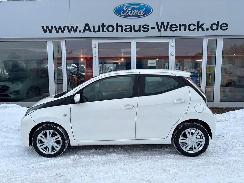 Gebraucht Toyota Aygo 69 PS (50 kW) 2017 Weiß Kleinwagen