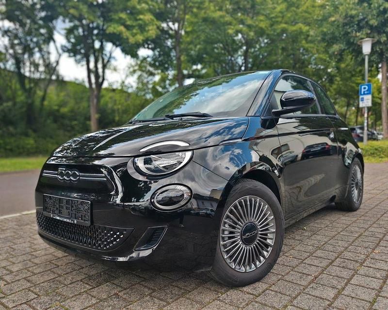 Schwarz Gebraucht 2022 Fiat 500e Icon Kleinwagen | 15.944 € (Superpreis) - Bild 1/4