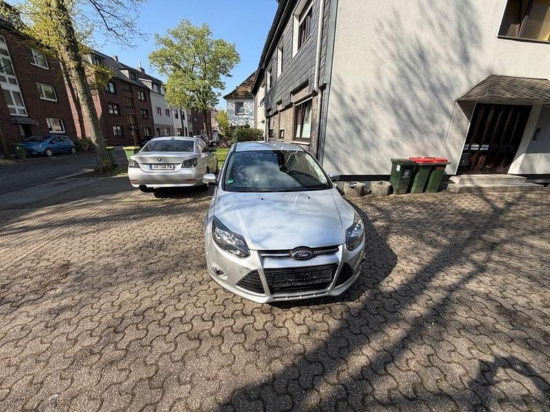 Second-hand Ford Focus 101 CP (74 kW) 2012 Argintiu Berlinǎ