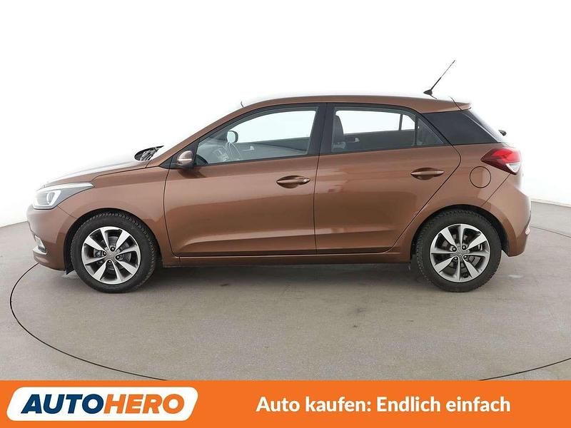 Gebraucht Hyundai i20 Intro Edition 84 PS (61 kW) 2015 Braun Limousine