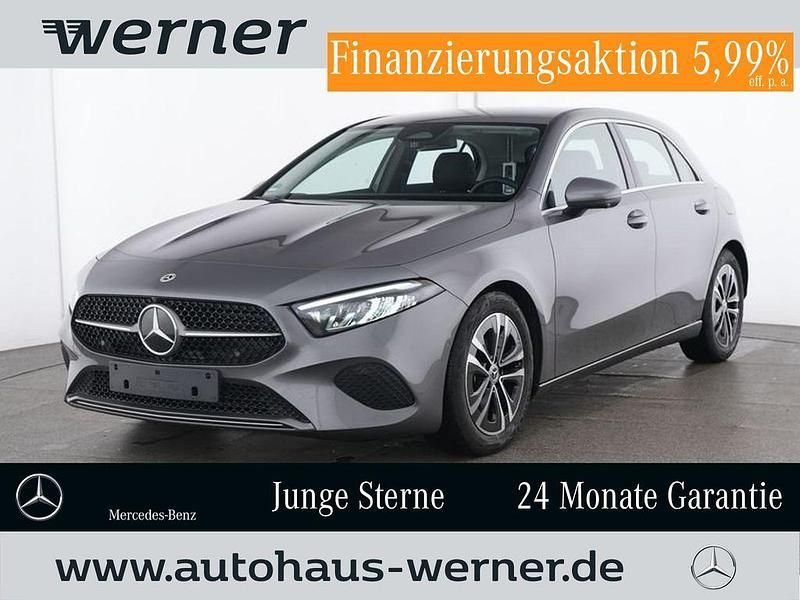 Lack mountaingrau Gebraucht 2024 Mercedes A200 Advanced Limousine | 29.592 € (Fairer Preis) - Bild 1/4