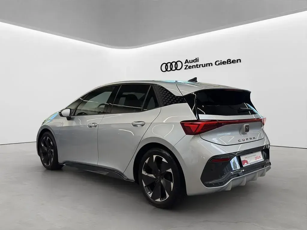 Gebraucht Cupra Born e-Boost 169 kW (231 PS) 2025 Geysirsilber Kleinwagen