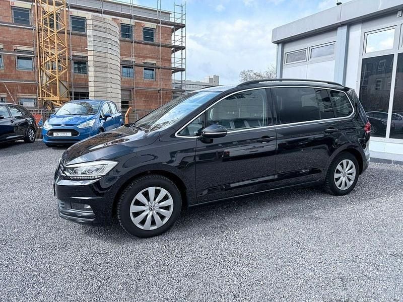 Gebraucht VW Touran 150 PS (110 kW) 2018 Deep black perleffekt Van / Kleinbus