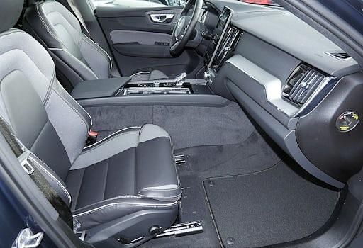 Neu Volvo XC60 Plus 455 PS (334 kW) 2025 Blau SUV