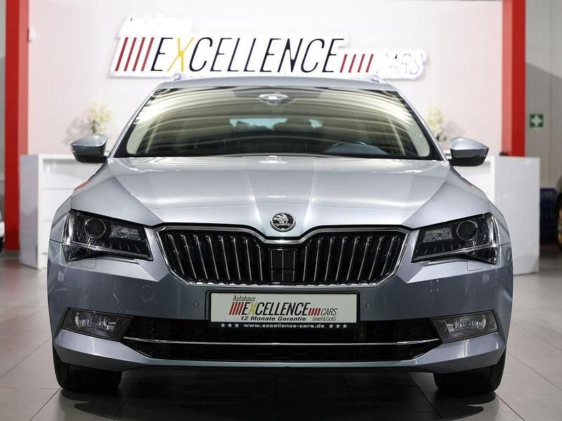 Gebraucht Skoda Superb LAURIN & KLEMENT 220 PS (161 kW) 2016 Grau Kombi