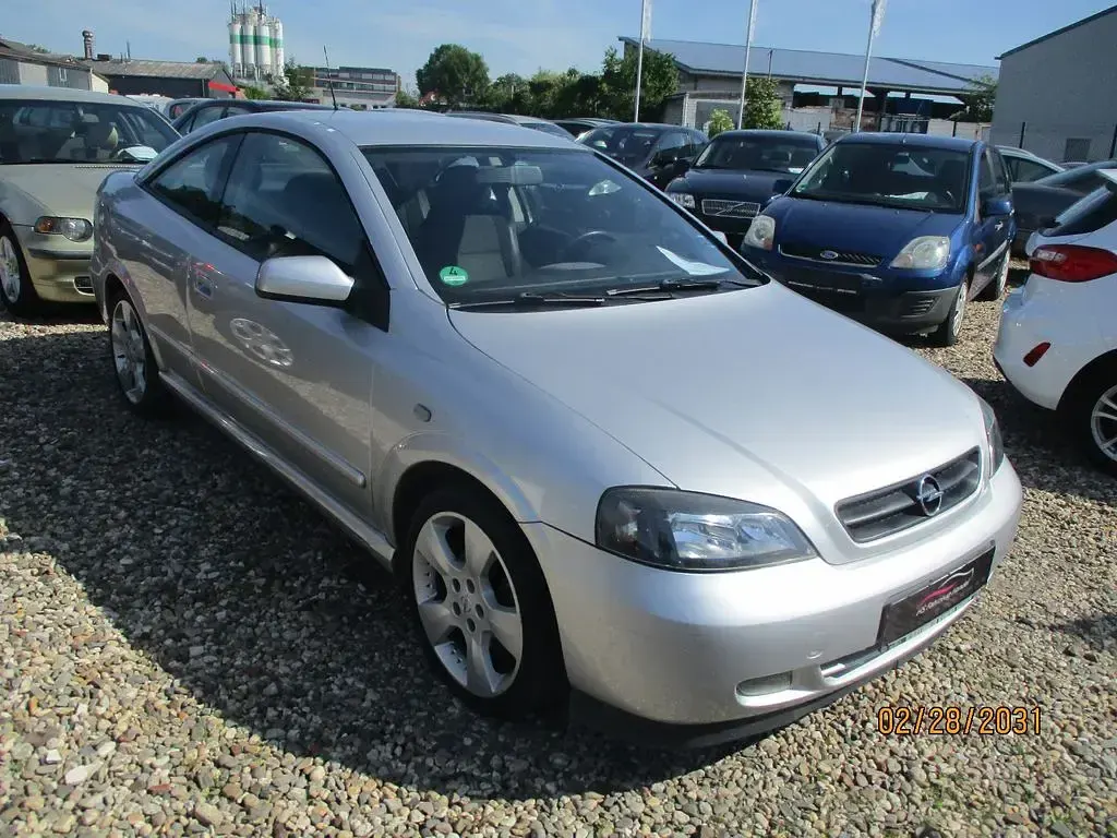 Gebraucht Opel Astra 147 PS (108 kW) 2003 Silber Coupé