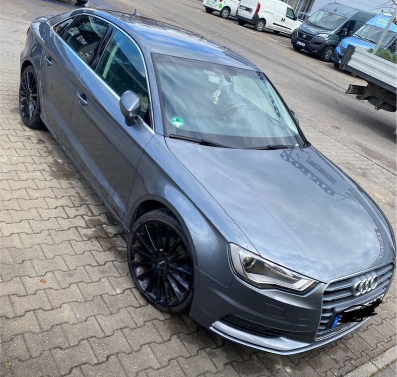 Grau Gebraucht 2016 Audi A3 Ambiente Limousine | 12.250 € (Superpreis) - Bild 1/4